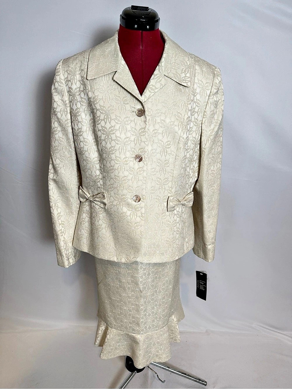 NWT Le Suit Skirt Suit Woman's Size 14P Ivory 2-Piece Set Blazer & Skirt
